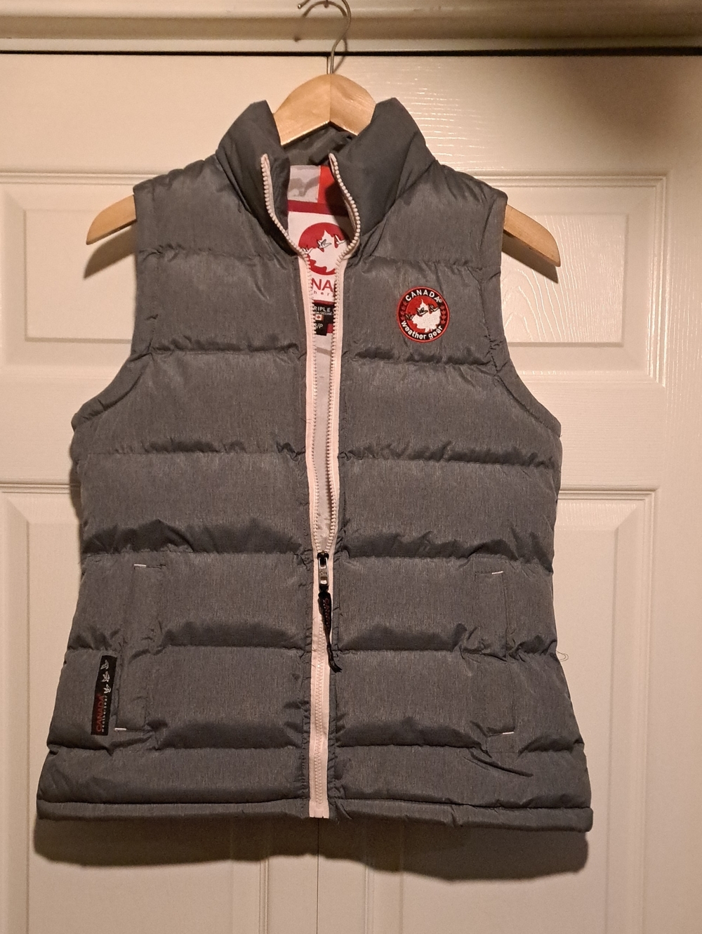 Ladies/Girls Gray Puffer Vest with Pink Trim Perfect for the cool weather Sofrt